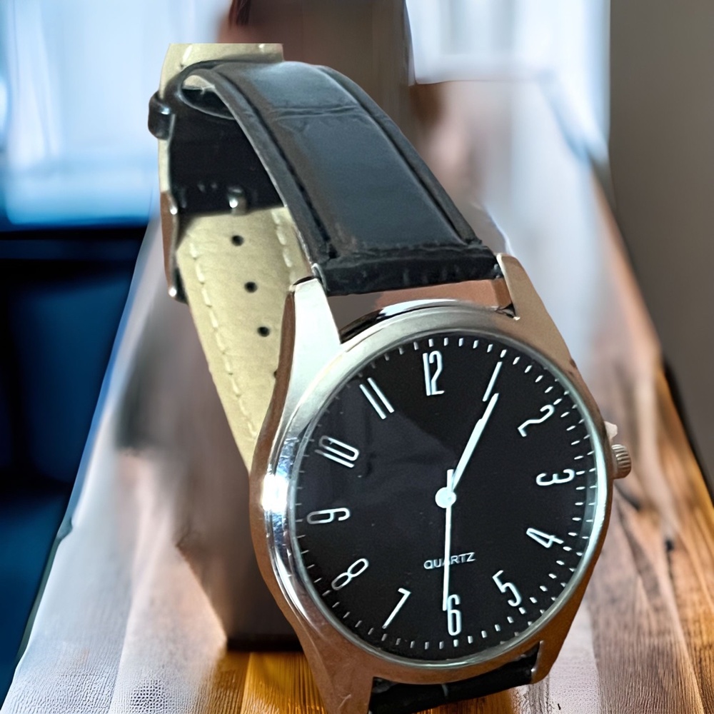 Brand New Men's Minimalist Easy Read Quartz Watch